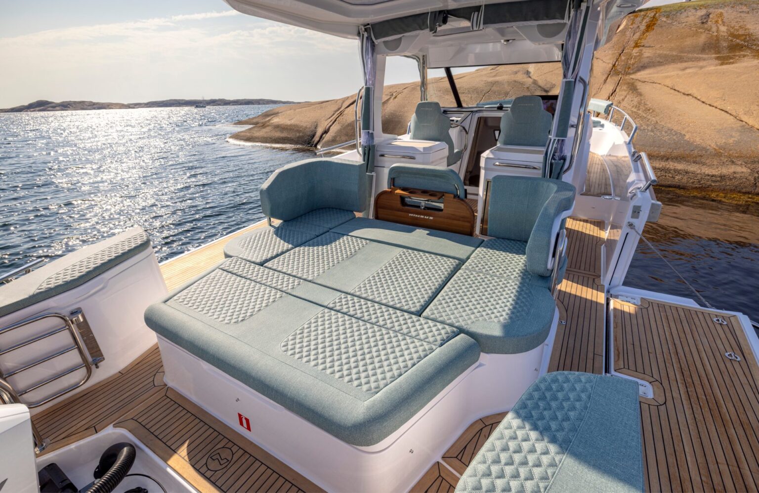 nimbus-sport-tender-35-07-pozzetto-divano-poppa